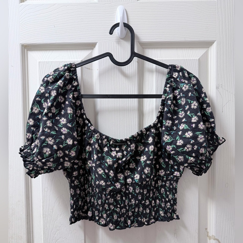 ๐๐ Billabong Floral Smocked Cropped Top In Black With Cream & Green Flowers - Picture 3 of 3